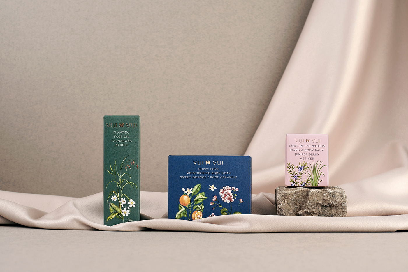 能让人想起传统的植物学书籍的护肤品包装设计(图1)